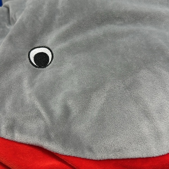 Soft & Cute - 3D Shark Tail Polyester Sofa Beach Blanket Kids Sleeping Bag Jaws - Picture 4 of 5